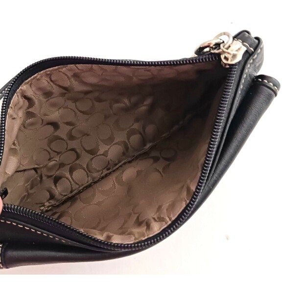 Coach Soho Blk Leather Wristlet Silver Buckle Front Pocket White Contrast Stitch - Picture 6 of 9